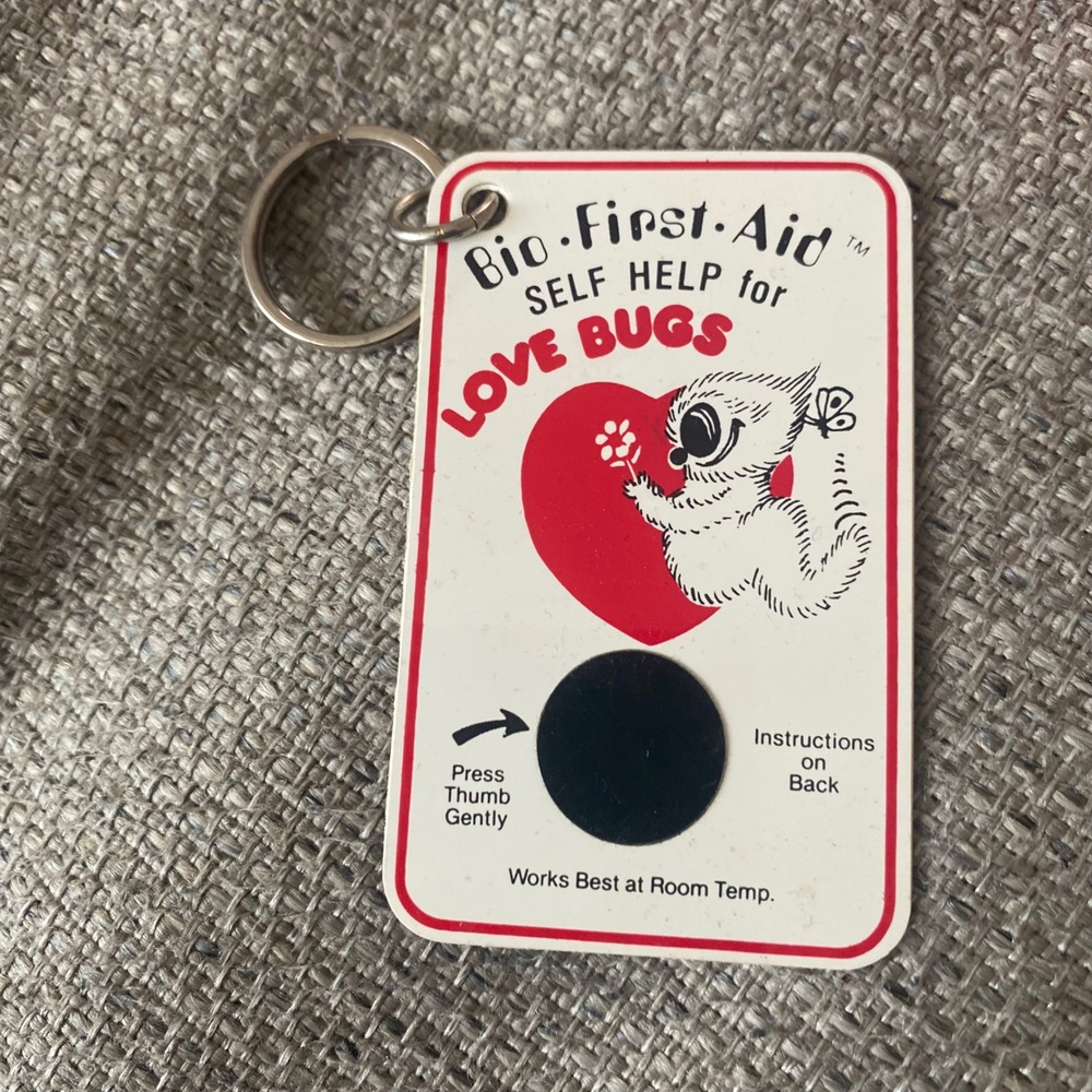 Vintage 1980s Keychain Bio-First-Aid Love Bugs Mood Ring Retro Novelty